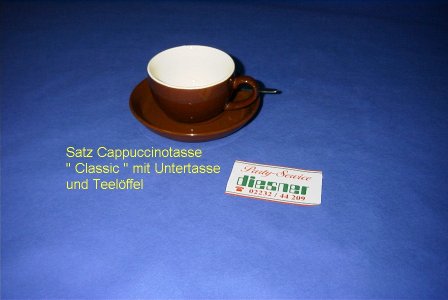 Satz Cappuccinotasse mit Untertasse und Teelöffel